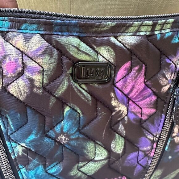 LUG Swivel Convertible Crossbody Bag & Heart Shape Pouch - Picture 4 of 9